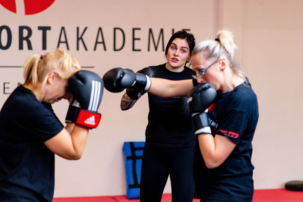 Kickbox-Training an den Pratzen